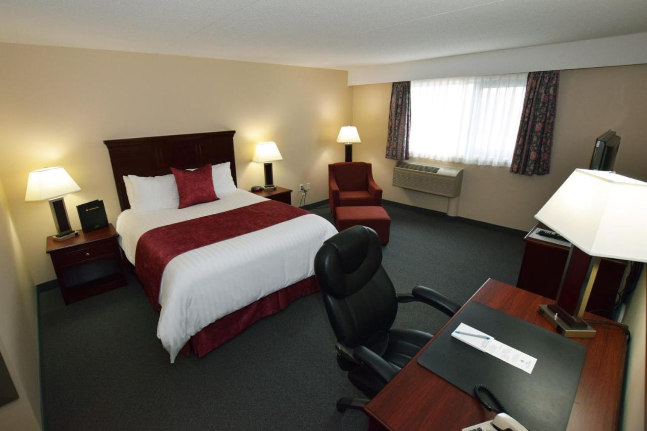 Lakeland Inn Hotel Cold Lake Buitenkant foto