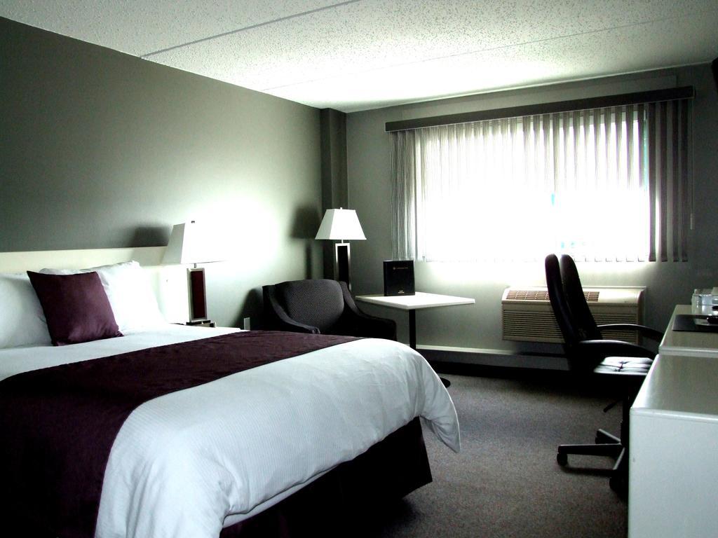 Lakeland Inn Hotel Cold Lake Buitenkant foto