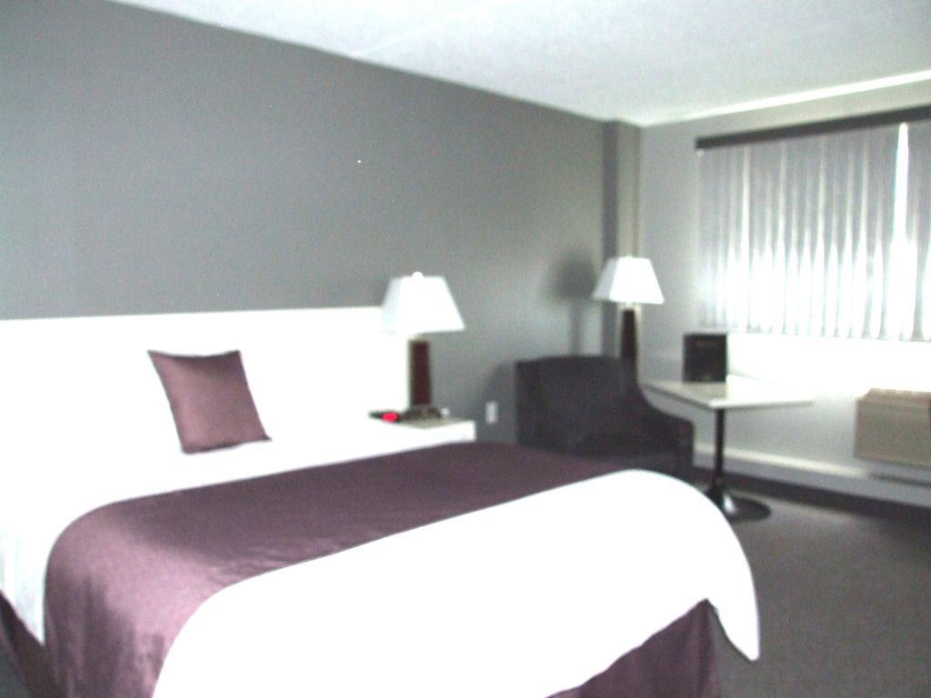 Lakeland Inn Hotel Cold Lake Buitenkant foto