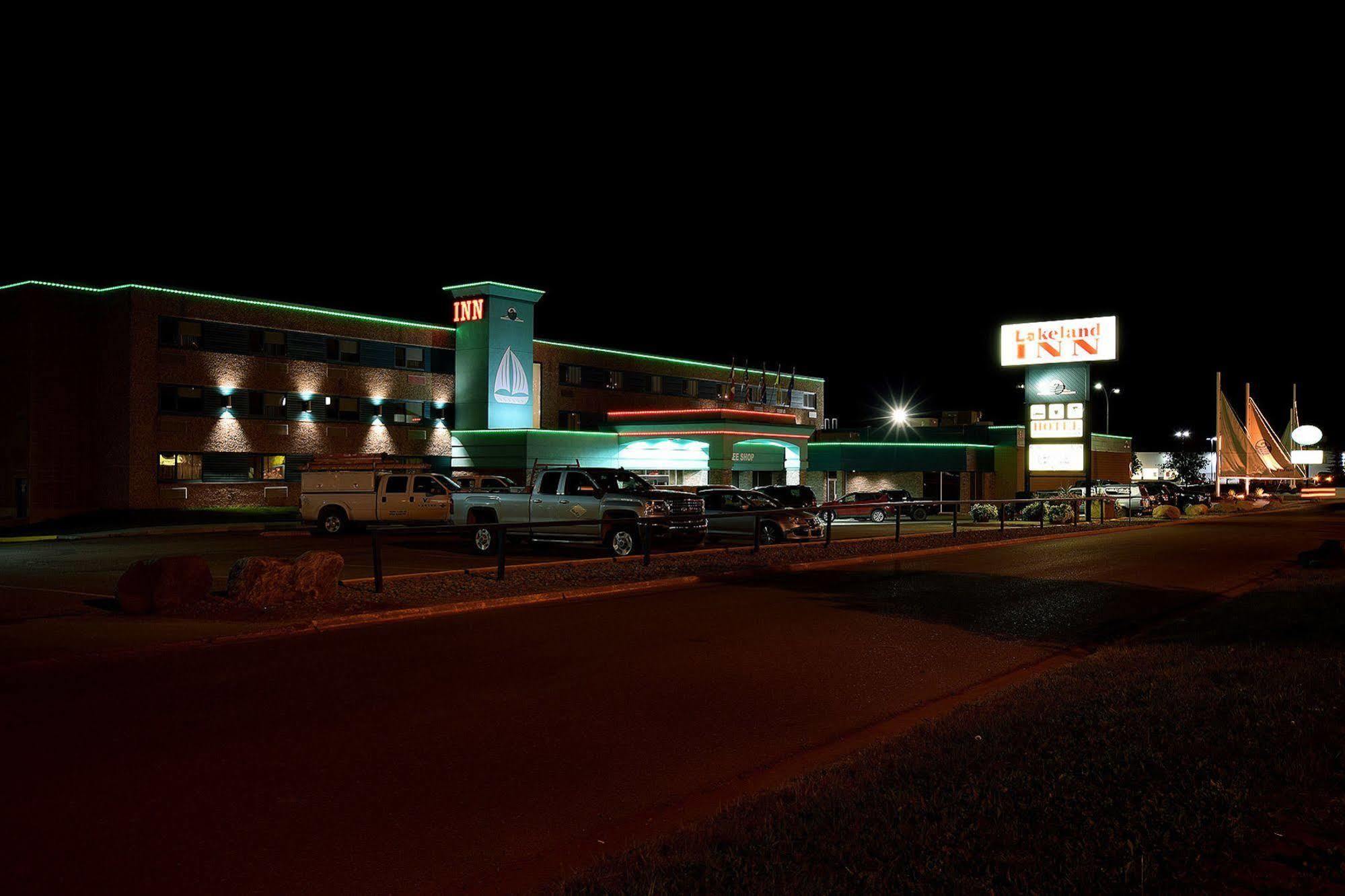 Lakeland Inn Hotel Cold Lake Buitenkant foto