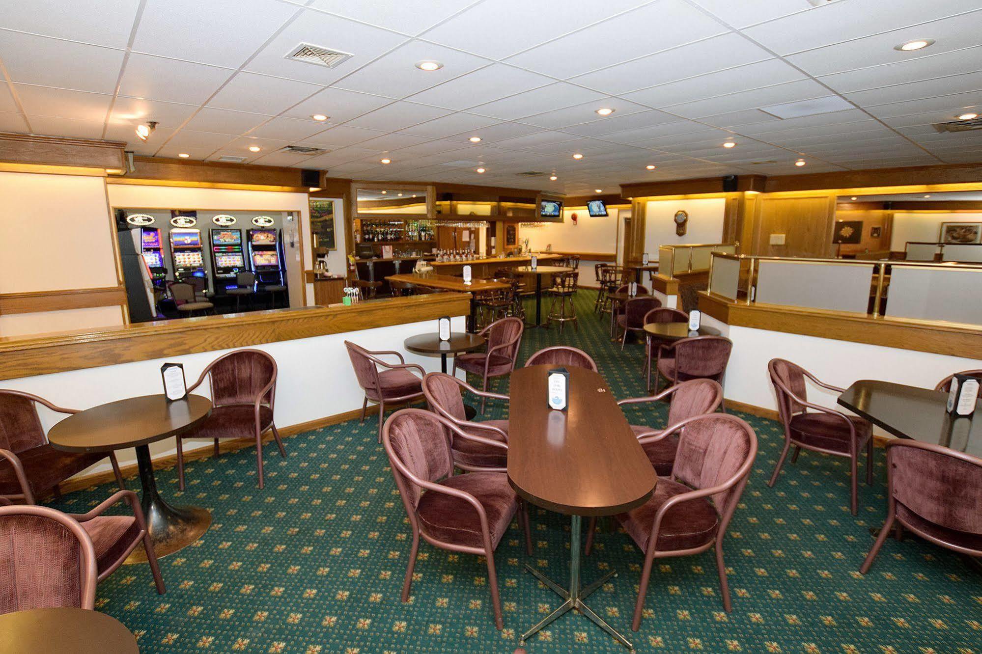 Lakeland Inn Hotel Cold Lake Buitenkant foto