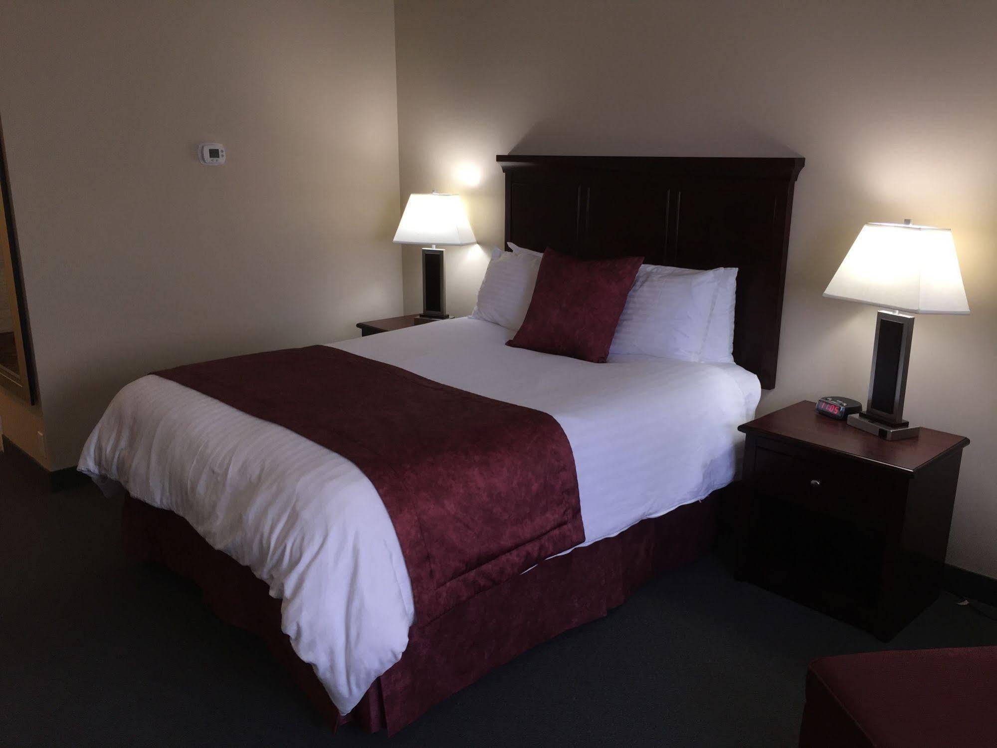 Lakeland Inn Hotel Cold Lake Buitenkant foto